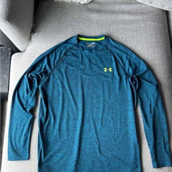 Under Armour Long Sleeve Tee - Medium - Picture 2 of 5